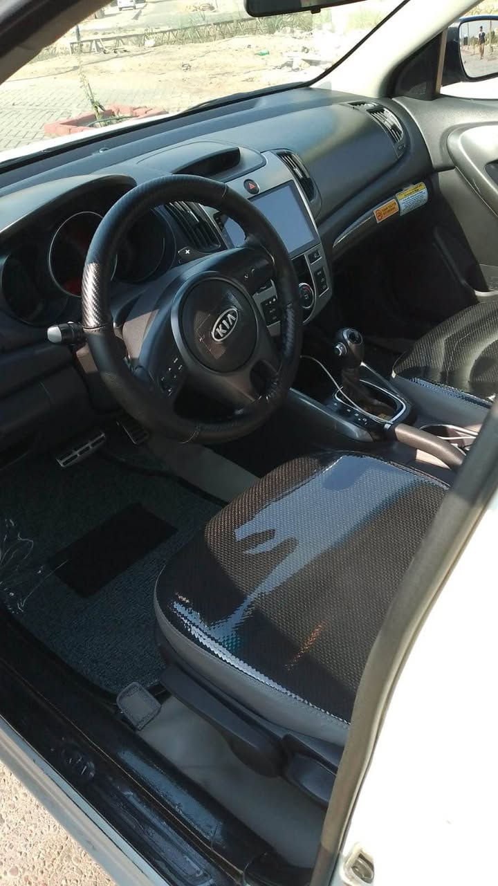 السلام عليكم كيا سيراتو مديل 2011 خليجي السيارة كفاله عامه من ضربه وتبديل بيها فقط صبغ بلهلال الخلفي وبيها شوي بالباب مال السايق الباقي كله مكفول من كلشي كير مكينه حداده تبريد كله مكفول دوشمه كامله ارضية وكشنات السيارة جاهزه للاخير 
مكينه السيارة 1600 

السعر 100 ورقه وبيها مجال قليل 
بيع او مراوس بسيارة احدث منها
0 771 630 2215 البصرة, العراق
