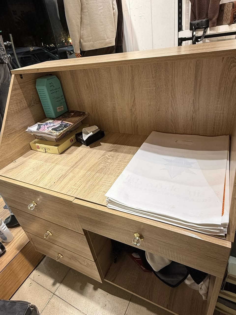 كاشير مع العارضه مالته شغل جديد مصاله شهر سعر حلو رقم الهاتف ***********
