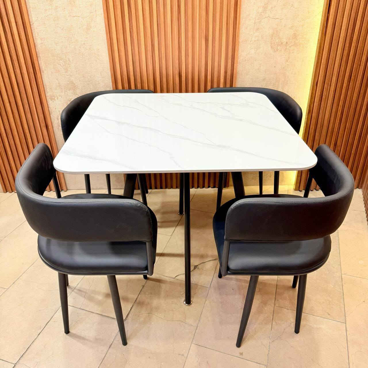 ميز طعام 4 كرسي سطح رخام مزجج 
قياس الطاوله 90 *90 سم مربع 
كراسي هيكل حديد دوشمه جلد 
يتحمل اوزان ثقيله 
السعر210 مع التوصيل


**إذا كنت صاحب هذا الإعلان وتريد حذفه لأي سبب، رجاءا أرسل رسالة إلى الدعم الفني**