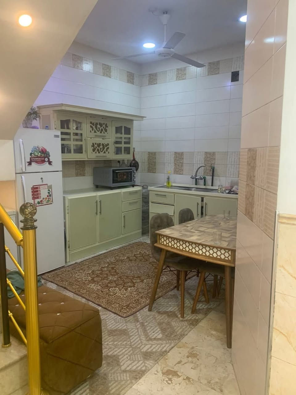 السلام عليكم دار للبيع 🏡
المساحه / 50 متر 
واجه / 5
ونزال / 10 
محتويات الدار /  2 غرف نوم + صاله + مطبخ + خدمات عدد 2  
موقع الدار /  الكرخ الاعلام حي الشباب 📍
بناء  2023
 دار نظيف وجديد  + ارضيه مرمر 
جنس العقار / طابو ملك صرف 

لمعرفت تفاصيل اكثر الاتصال علئ الارقام الاتيه 📞☎️ 
***********
***********
***********
مكتب سما النخيل _ الاعلام _ حي الشباب _ سوق اميمه 📍
