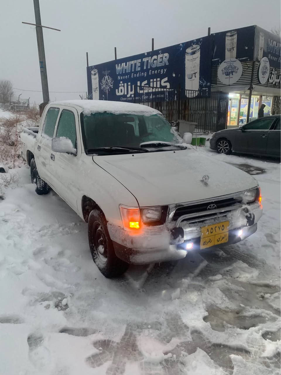 تويوتا محسن ٢٠٠١كه و دسه نه ويدا كريه ١٩٩٧ و چار جام كاره باى. ده بل چه كمه جه. داخلى سور. گئر و مه كينه و ته بريد و هيته ر هه مى بشه رتن سياره سه ر وه زعئ شه ريكئ يه صبغ حه رفL ره خئ سايقى چ زه ربئن قه وى تيدانينن. غرامه ٨٣٠٠٠٠هزار ل سه رن دئ ژ به ر سعرئ ئيخين. 
سعر. ٧٠$مه جال
*********** دهوك, العراق
