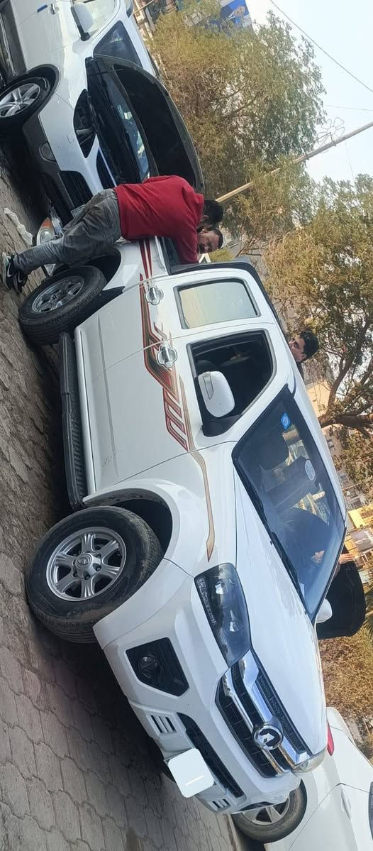 سلام عليكم كريت ويل ٢٠٢٣
السيارة جاهزة من كلشي كير مكينة حدادية خير من الله 
تدفئة وتبريد شغال  
كشتات جلد
كشن السايق كهرباء 
شاشة كبيرة  بيهة باردات شوية 
 مكان لسيارة واسط الدبوني لسعر 125 بيهة مجال 
***********
