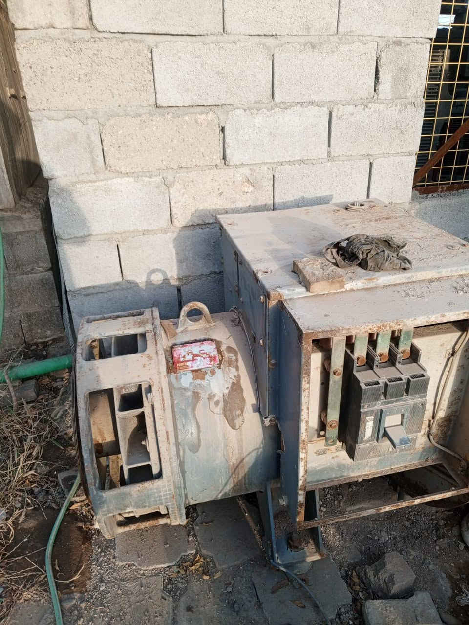 راس توليد حجم 400 KVA نوع لوري سمر جاهز بلاد ستندر للبيع السعر 37 ورقة و بي مجال العنوان واسط العزيزية رقم صاحب التوليد ‏‪***********‬‏

