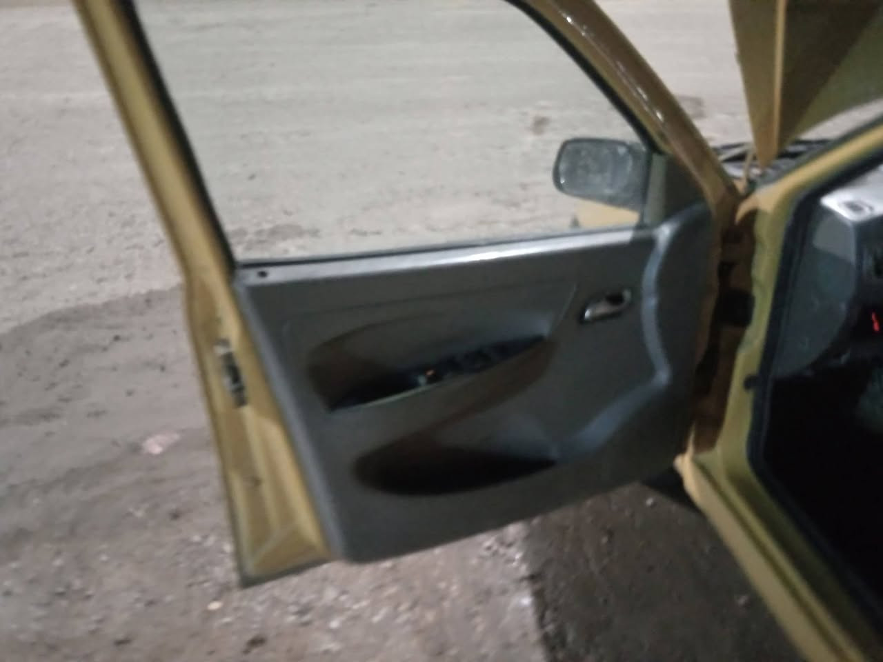 السلام عليكم سياره للبيع جاهزه. محرك وكير مكفولات تخم وتاير وسياره مصفره من كولشي ولي شراي يجي خاص /***********
