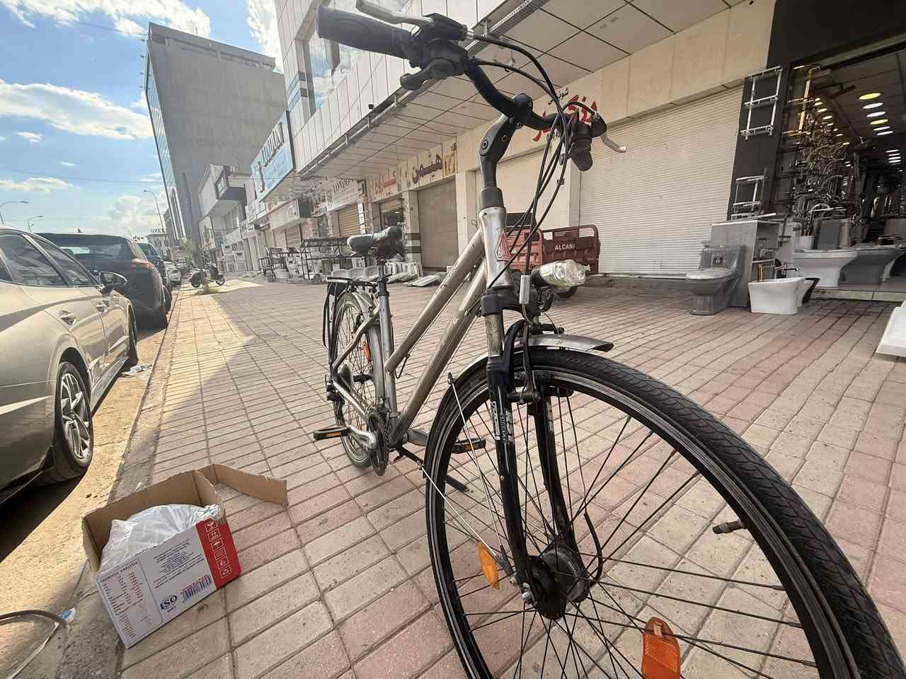 بايسكل ماركه Hapyson اليابانية 🇯🇵    بايسكل كلش جديد.  سستم  بريكات وكير  8 سرعات  Shimano.    الياباني. على وضع الشركه ما مغير بي شي     ما بي نقص.     سعره 230 الف. و بي مجال قليل كلش. للشراي.  هذا رقمي. بي واتساب *********** مكاتي اربيل  منطقه هولير نوي اربيل الجديده قرب مجدي مول.  شارع. كويه
