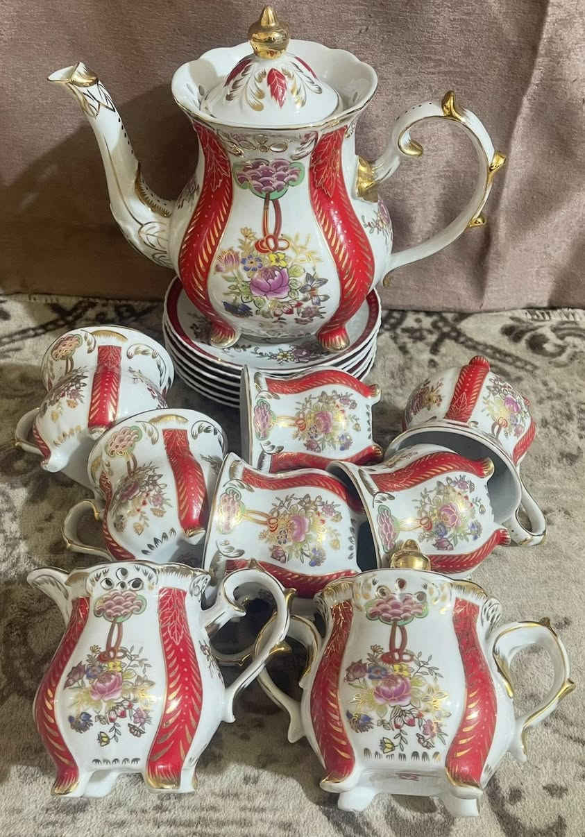 (‏بعض الكلام جميل لكن تبقى الأفعال اجمَل)
مساء الخير والبركة عليكم جميعاً 
طقم شاي (١٧) قطعه ياباني مختوم اسواق مركزيه ضخم جداً ومميز لون رائع يتكون من قوري كبير سعة لترين وشكردان وحليبدان و(٦) اكواب مع صحونها الطقم بي قاعده وارجل من الاسفل بكل القطع السعر خاص لطفاً يوجد توصبل لكل محافظاتنا الحبيبه


**إذا كنت صاحب هذا الإعلان وتريد حذفه لأي سبب، رجاءا أرسل رسالة إلى الدعم الفني**