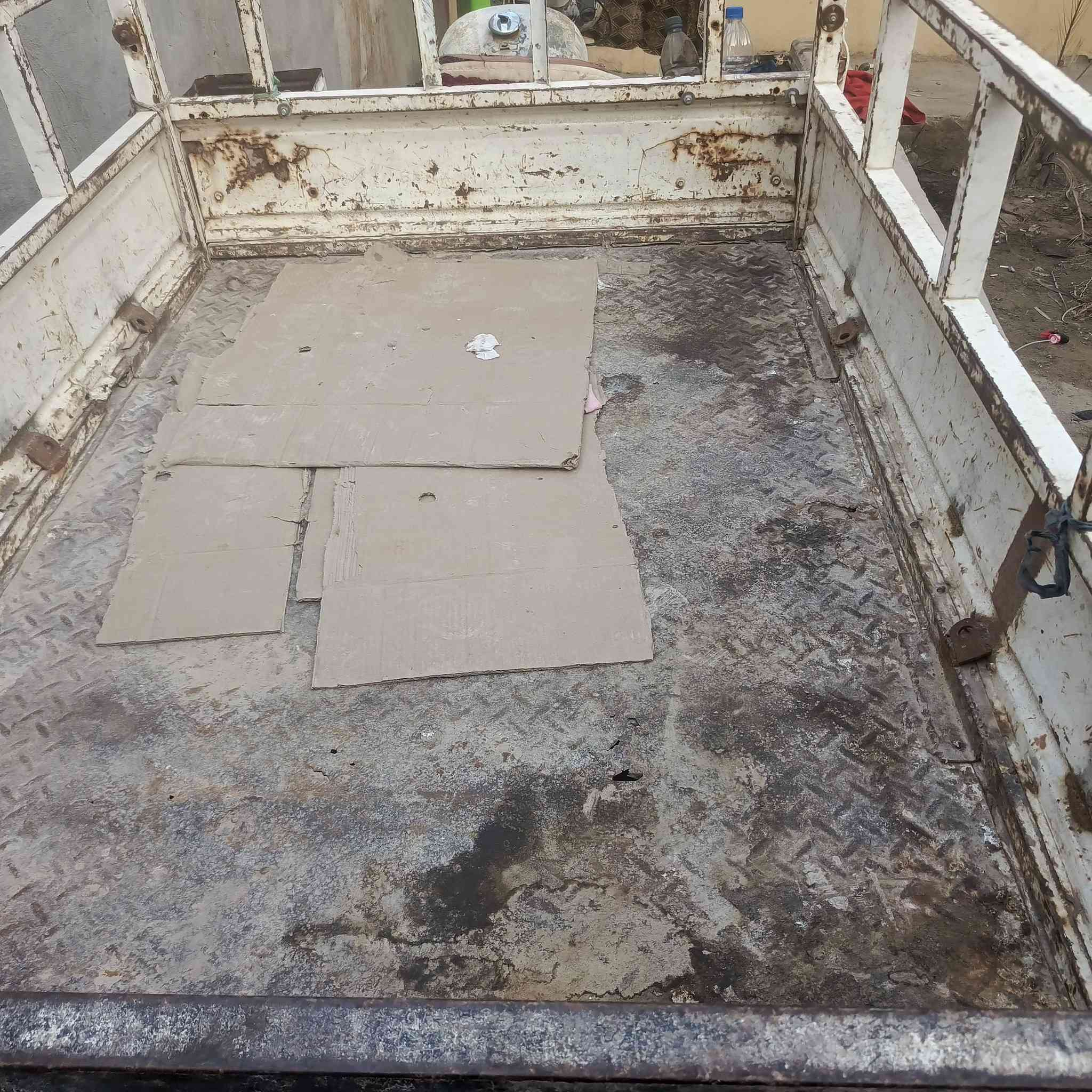 ستوته كلك للبيع مكاني شارع المعمل مكفوله من كلشي  عشاير تجي تاخذها من البيت السعر ٤٥٠ وبيها مجالشغاله مال عمل الاتصال ***********
