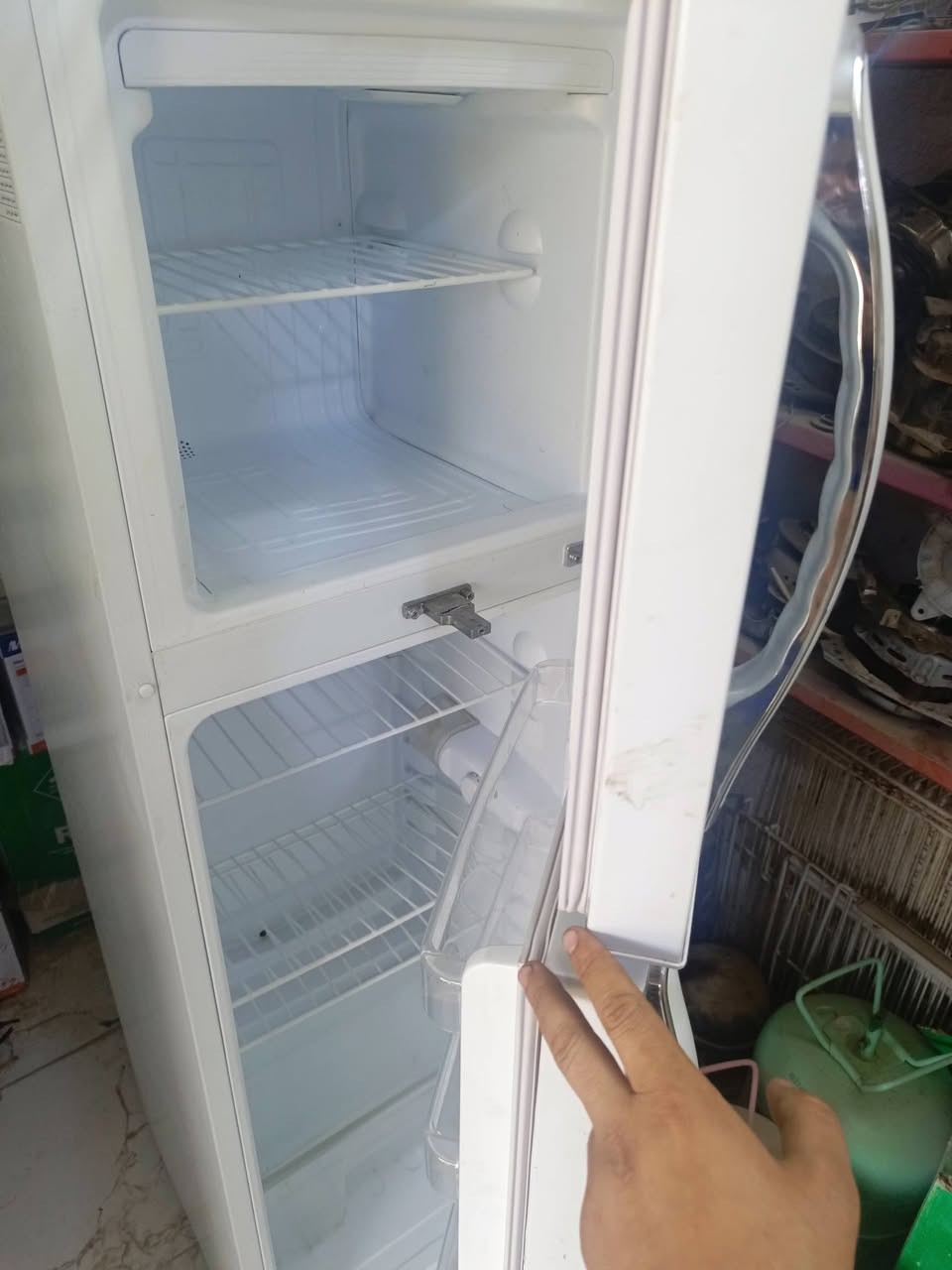 قرب حديقه الدب بيع ثلاجات وغسالات ومكيف ***********
