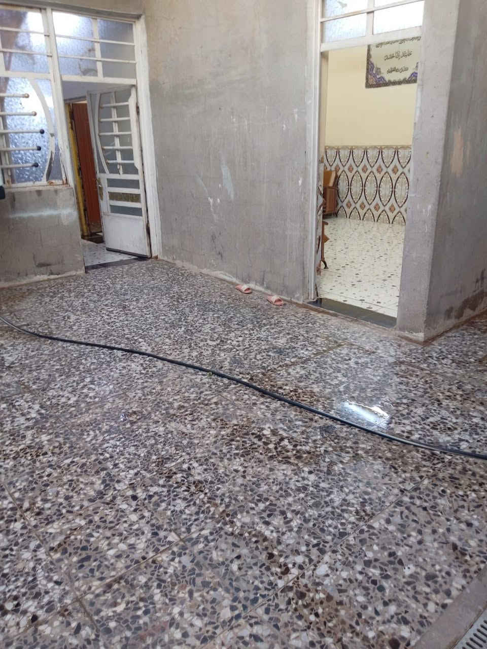 سلام عليكم بيت لبيع مساحه 150طابو زراعي حي طارق شارع لقديم قرب معمل لغاز يحتوي غرفتين نوم صاله ستقبال وملحقاته مع كافت لخدمات ***********

