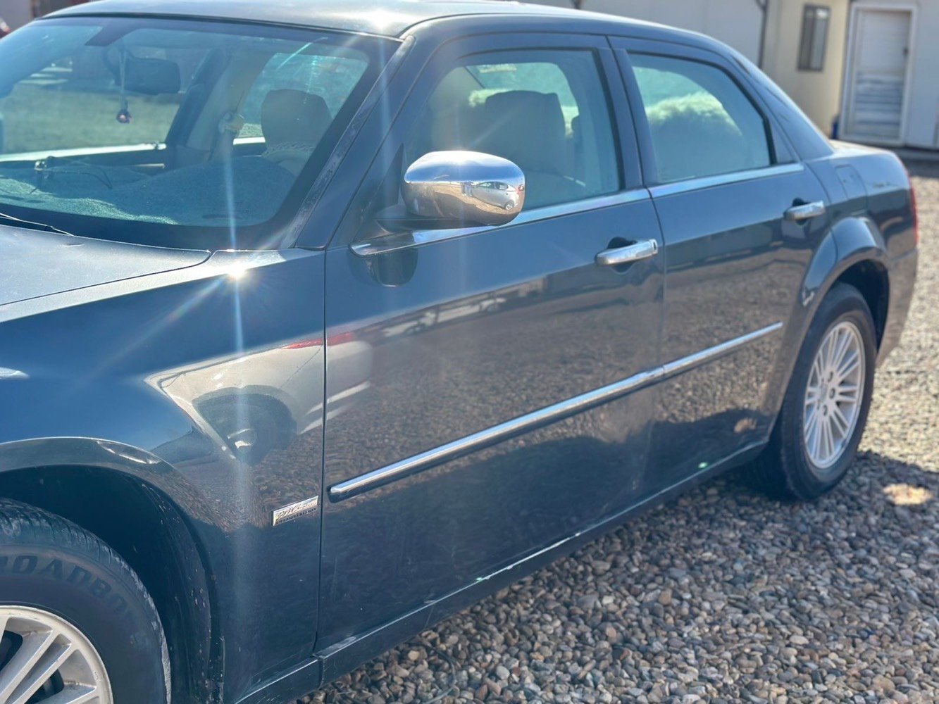 كرايسلر c300 لون ازرق نيلي موديل 2008 كفالة ما عدا بارد في باب السائق و خشم الجاملق.  رقم نجف دولي
ذي قار قضاء الرفاعي