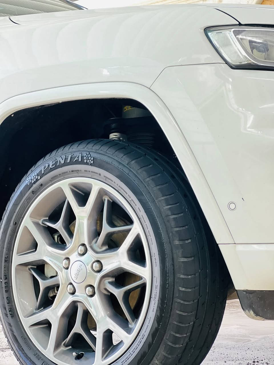 السلام عليكم Jeepكراند شيروكي
فئه اوڤر لاند 
موديل 2021 خليجي مكفوله كفاله عامه 
محرك مكفول 6V
كير مكفول 
سياره ع وضع البلادي مال شركه 
سياره ماشيه 34الف 
اشاير دواره 
سياره كلهه حساسات 
أربع شاشات بلاد 
للاستفسار الاتصال ***********
مكاني العماره
