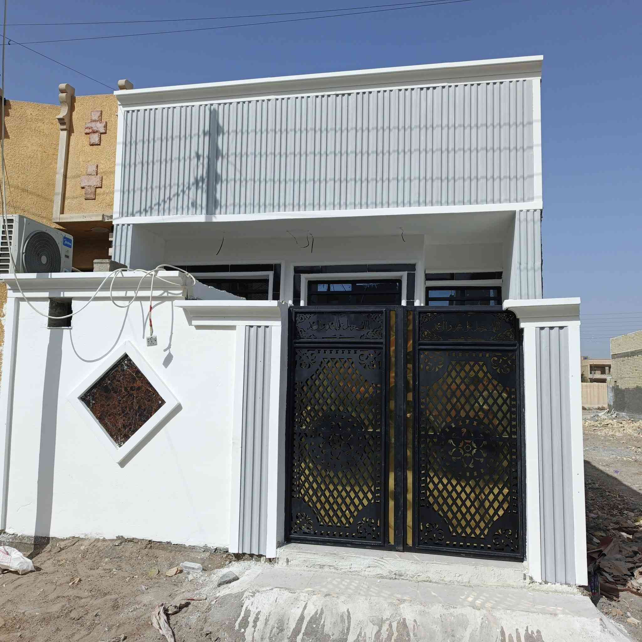 السلام عليكم بيت ١٠٠ متر للبيع بناء جديد تسليم مفتاح خلال اسبوع موقع بالقيس خلف مدرسة او روضه بالقيس قريب على شارع العام للتواصل‏‪***********‬‏ بي واتساب
