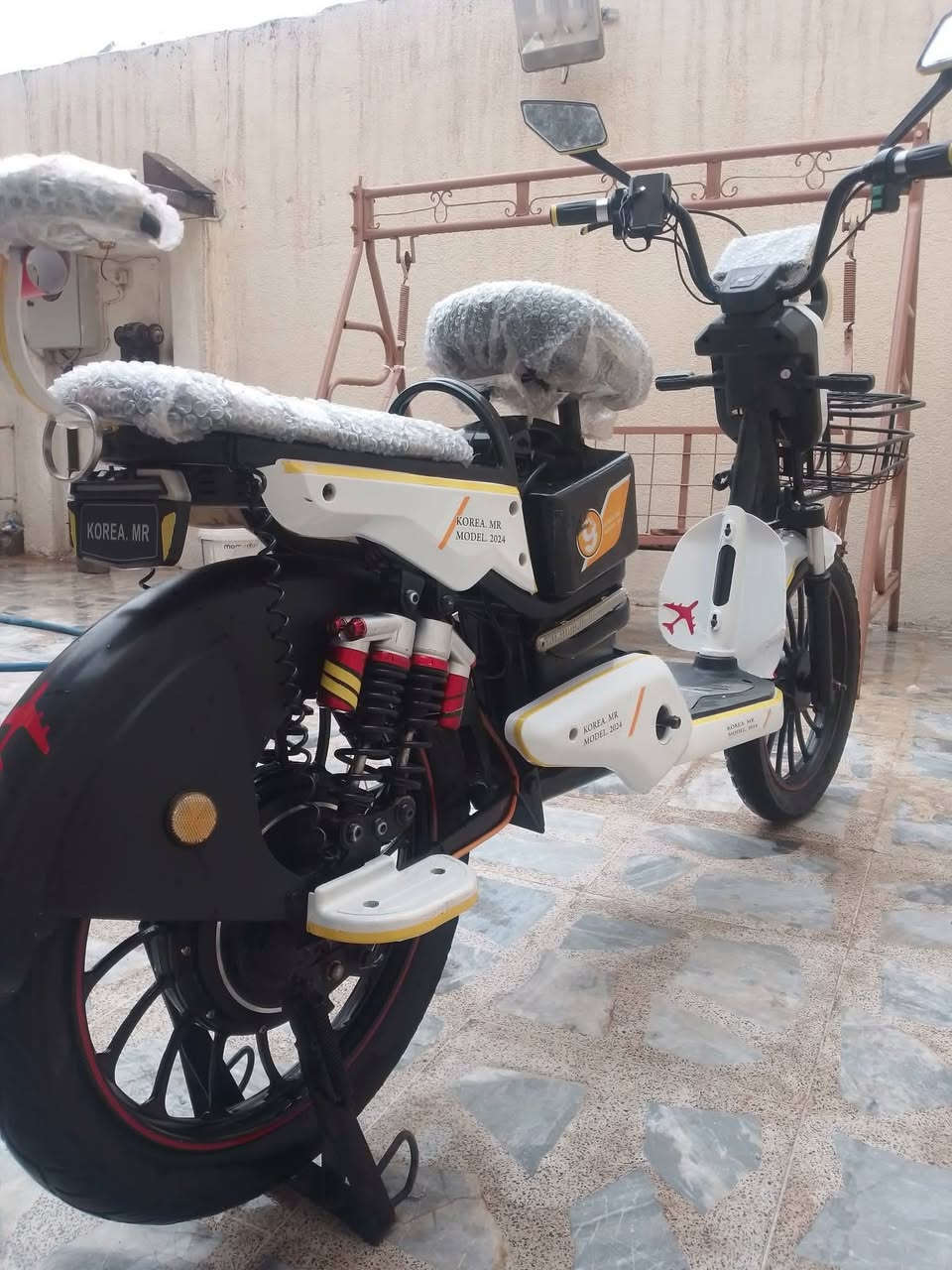 السلام عليكم 
ماطور شحن للبيع  
الماطور كلشي ما يعوزو 
باتريات نضاف 🤍
كروز سرقه يقفل سرعه 
بي نضام سرقه 
تشغيل عن بعد وبيه كرت تشغيل 
الماطور احله من الصور 
تايات جدد 
سعر 300 وبيه مجال قليل 
ا


**إذا كنت صاحب هذا الإعلان وتريد حذفه لأي سبب، رجاءا أرسل رسالة إلى الدعم الفني**