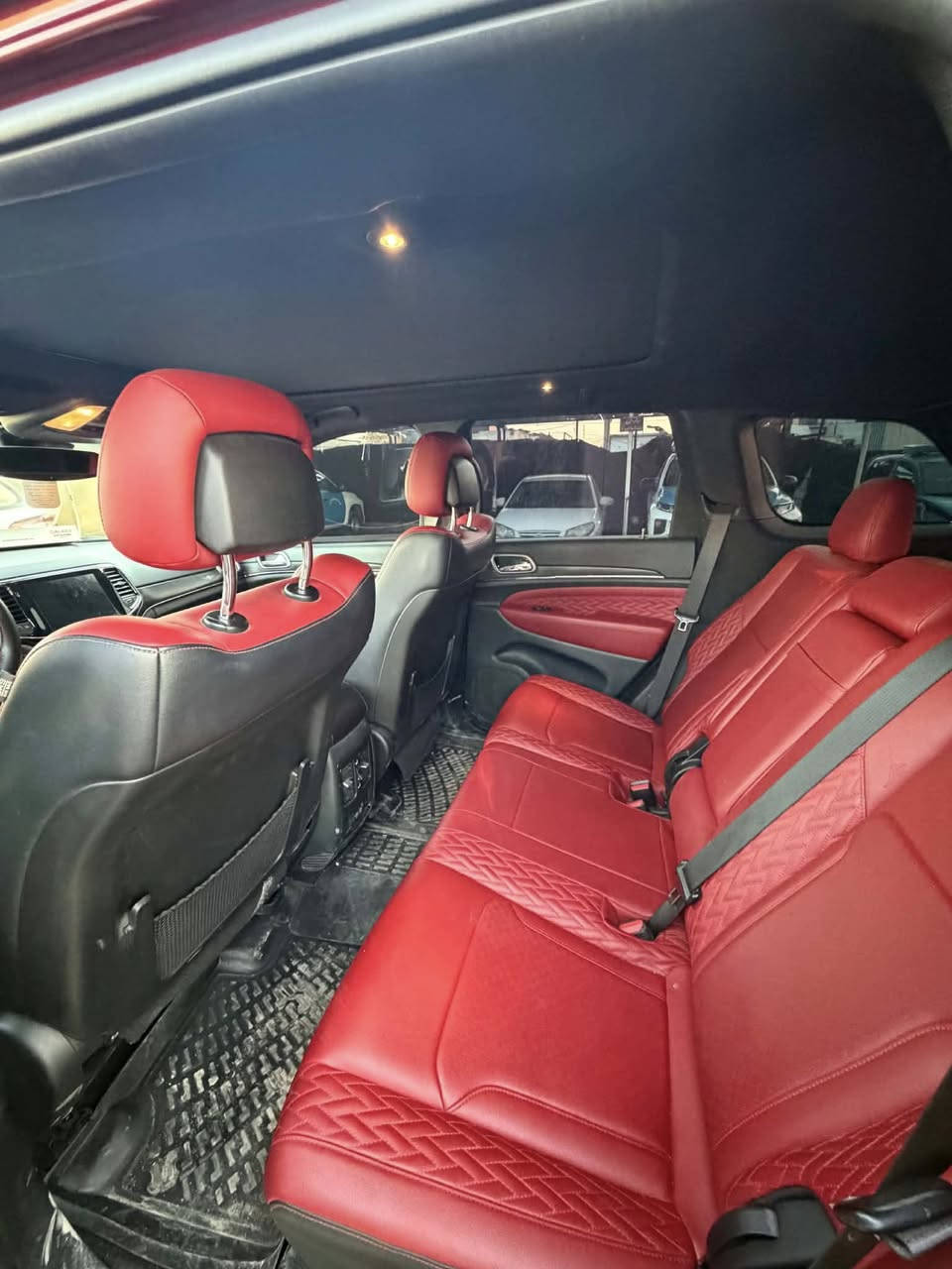 للبيع فقط جيب s موديل 22 خليجي وكاله هارلم معروفه مواصفات s فول الفول داخل احمر رادار امامي جانبي ماشيه 60 كيلو رقم شمالي تحويل ثاني يوم مغلفه بي دي إف اصلي ضمان ومظلله وبيهه باج تظليل سنوي مكفوله كفاله عامه من كل شي السعر 34 وبيهه مجال بسيط جدا مكان السياره بغداد 
***********
