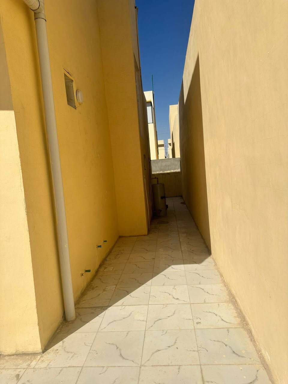 السلام عليكم
#للبيع دار سكني تكريت مجمع سما🏰
#دار زيرو 🏰 فول مواصفات وجاهز للسكن 🏰
#مساحة 250متر 🏠
#واجهة 
#موقع دار جدا مميز ركن على شارعين
#يحتوي الدار على 🏰
#واجهة الدار🏰
#الدار شغل درجه اولا🏤
#غرف نوم عدد 4🛌 🛌
#صالة استقبال  🏰
#صالة وسطية 🏰
#مطبخ 
#كراج للسيارة  🚘🚘
#مجاميع داخلية وخارجية عدد 3
#حمامات داخلية نظام دفن  🛀
#نظام تأسيس غاز دفن 
#نظام 📹
#سطح شتايكر
#حديقة  🌲🌴🌳🌺⚘️
#ابواب خارجيةدرجه اولى
#ابواب داخلية  درجة اولى 
#سيراميك الدار  درجة اولى
#محجل 
#مغاسل 
#السعر190 وبي مجال 
#للاستفسار والتواصل على رقم *********** ☎️ تكريت, صلاح الدين
