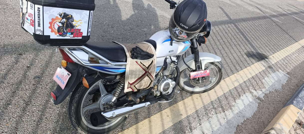 السلام عليكم من رخصة الآدمن 
دايون عظم 2019
الدراجة كاملة مكملة وكهربائياته كله شغالة الدراجة حلوة وبالعافية على الي ياخذه . 
الدراجة كلك اوراقة ضايعة سعرها 650 وبيه مجال بسيط او مراوس ب(اربعة گير) . 
مكاني كربلاء . 
للاتصال ***********
