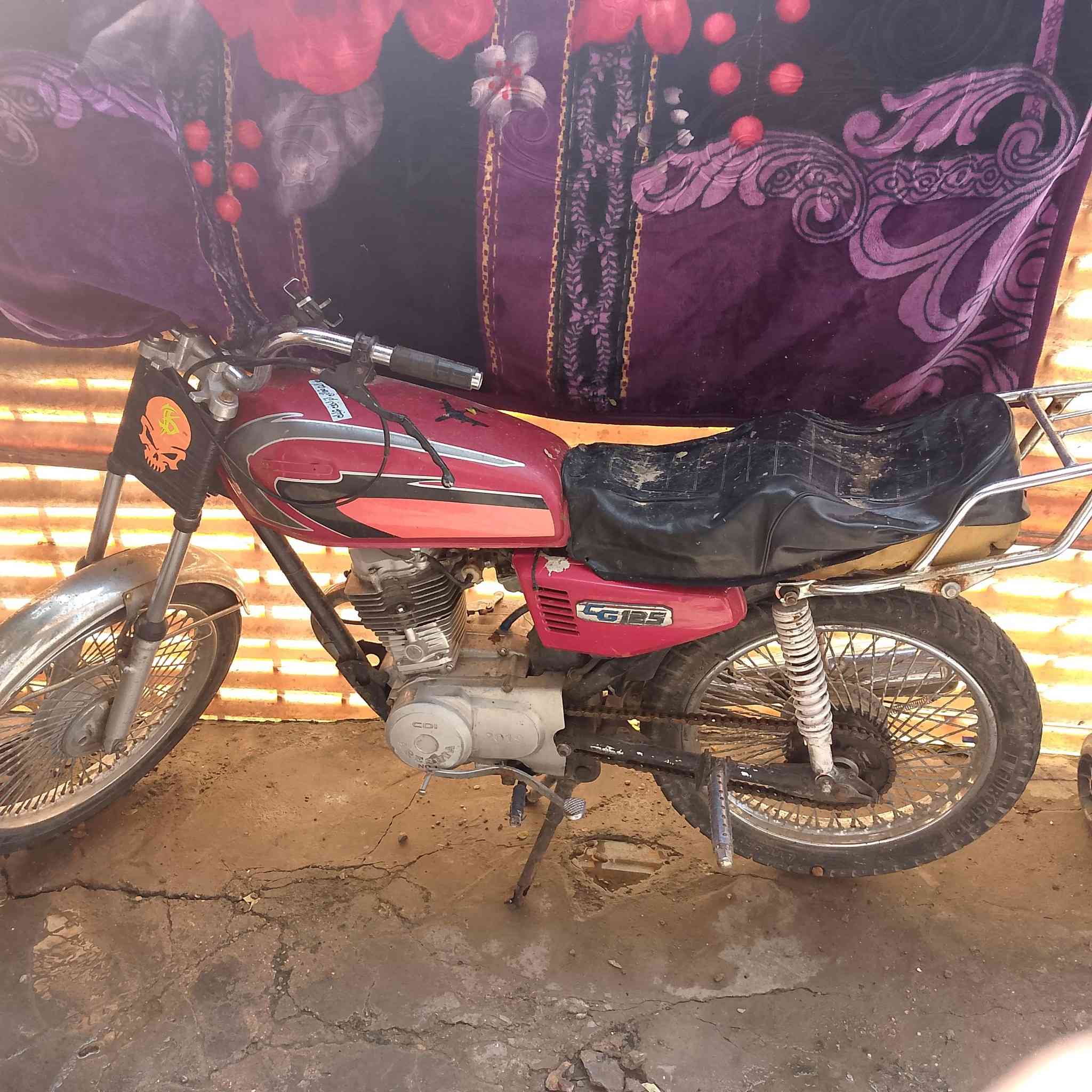 نامة 4كير شغالة كملة بنصها بس قمجي الكبريتر مكطوع سعر 250مكاني العبيدي


**إذا كنت صاحب هذا الإعلان وتريد حذفه لأي سبب، رجاءا أرسل رسالة إلى الدعم الفني**