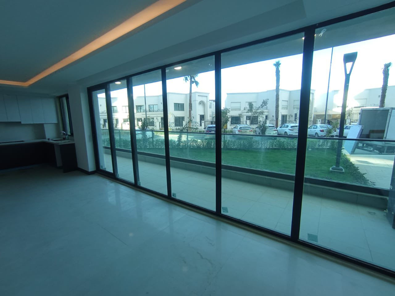 شقة للبيع جاهزه للسكن 👍🏻
ارضي اطلالة على الفلل  حديقة اماميه وجانبيه تختلف عن باقي الشقق التي يوجود كراج امامها 🏦

قريبة من الهايبر والعاب الاطفال🎠🎠🎢🏟️🏰

مجهزه بسبالت وكاونترات وتحتوي على 2حمام و3WC اثنان منها مشترك مع الحمام🚽🛀🏽

جاهزه للسكن الدفع كاش وبسعر 250 مليون💵

المساحه 180 متر🛣️🏩

مجمع الود السكني🏣🏣🏣🏢🏢🏢🏩🏩🏩

يتم البيع مع المالك حصرا

رقم الهاتف***********
