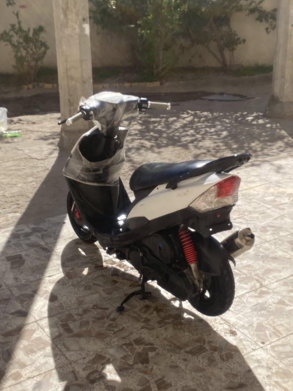 السلام عليكم دراجه ماكس عدله ختم واحد الكفرات المكينه مفتوحه مره وحده مبدله ولفات الدارجه جاهزه عله آخر شي عينه كهربائيات من الطول لطول برغي ما نقصه عداد السرعه مالت البانزين كلهن شغلات كزوز رياضي برغي واحد ما نقصه السعر 575 وبيه مجال لشراي مكاني بصره كرمه علي ابو اصخير *********** وبخدمه الشراي 💟🤍
