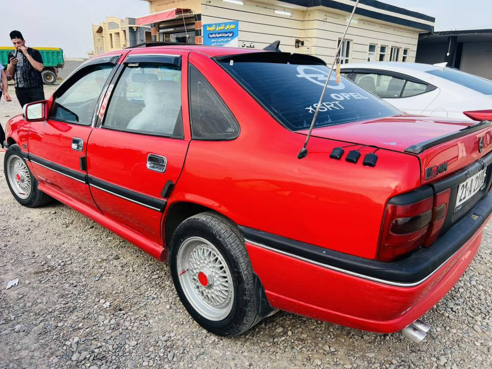 السلام عليكم
اوبل فكتره موديل 90 كير ومحرك شرط حجم 20

صدر طخم تاير كلو جديد رقم دولي هزه جديده

شرط تحويل بيها صبغ حزام بدون دكت جاكوج

*********** 

مكان السياره كياره جنوب الموصل
