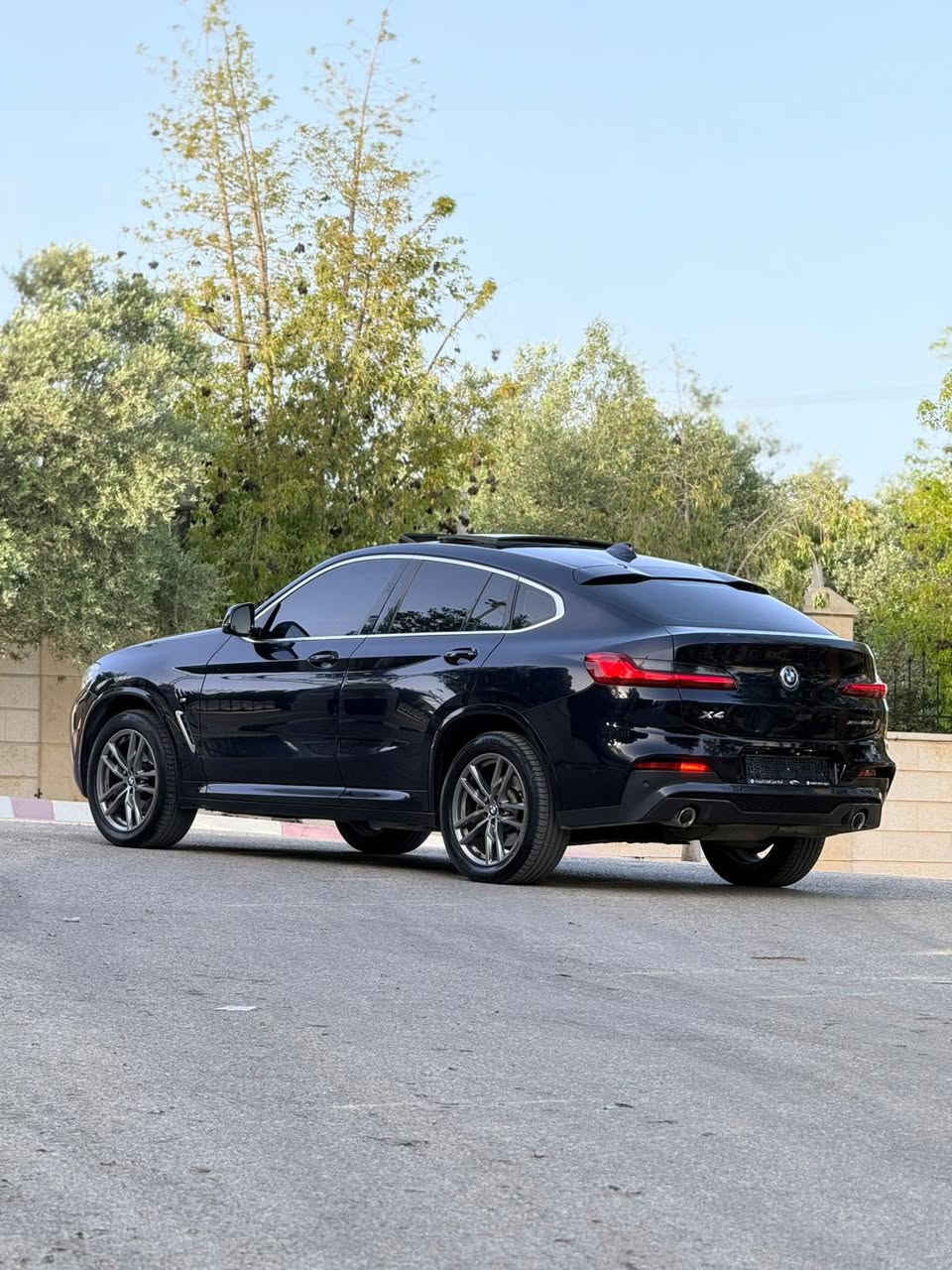BMW X4 M///
Engine : 2,000cc 🇩🇪
Model : 2020/2019
Fuel type : Diesel ⛽️
Full ++
‏‎‏ 
✔️صندوق خلفي  كهرباء
✔️تحكم ستيرنج كامل   
✔️فتحة سقف بانوراما 
✔️تعدد وضعيات القياده  
✔️جنط مغنيسيوم”19”
✔️تشغيل بصمة فتح واغلاق 
✔️ حساسات امامي وخلفي
✔️  رادار المحافظة على المسار  
✔️ رادار لقراءة الإشارات وقياس مسافة الأمان والتوقف الذاتي 
✔️رادار منع التصادم
✔️تدفئة كراسي 
✔️ تجهيز هاتف بلوتوث ،  USB ،  ✔️اضواء Adaptive 
✔️نظام مري ذكي  
✔️مثبت السرعة  
✔️زجاج مظلل شركة
✔️ إنارة مخفية
للأستفسار:0599337131


**إذا كنت صاحب هذا الإعلان وتريد حذفه لأي سبب، رجاءا أرسل رسالة إلى الدعم الفني**