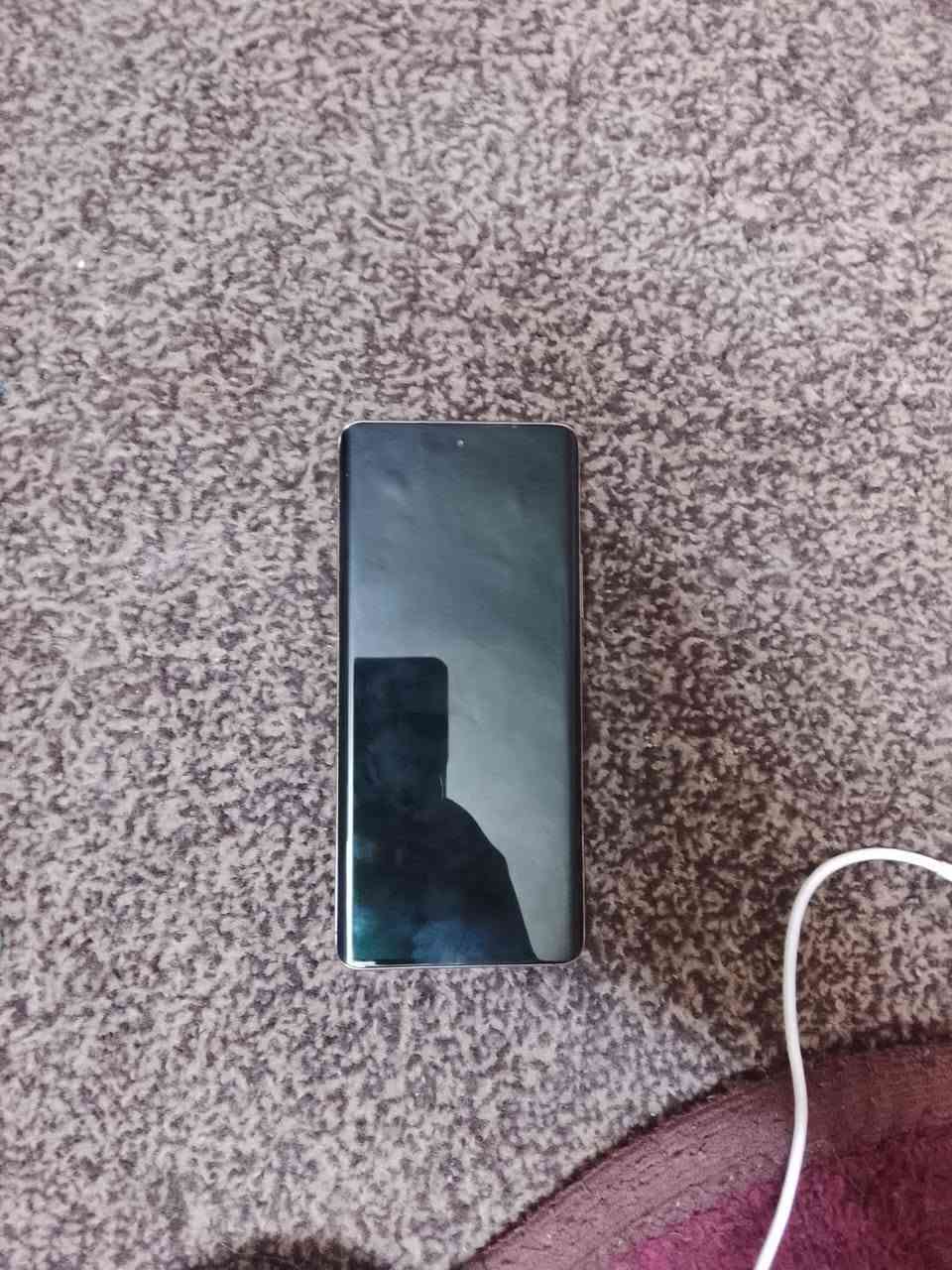 Relme 11 bro 5g
رام 8+8
ذاكرة 256
مبدل شاشا فقط  كامرة فول وضوح ببجي 60فريم مبايل فول سعرو 210 للتواصل ***********
