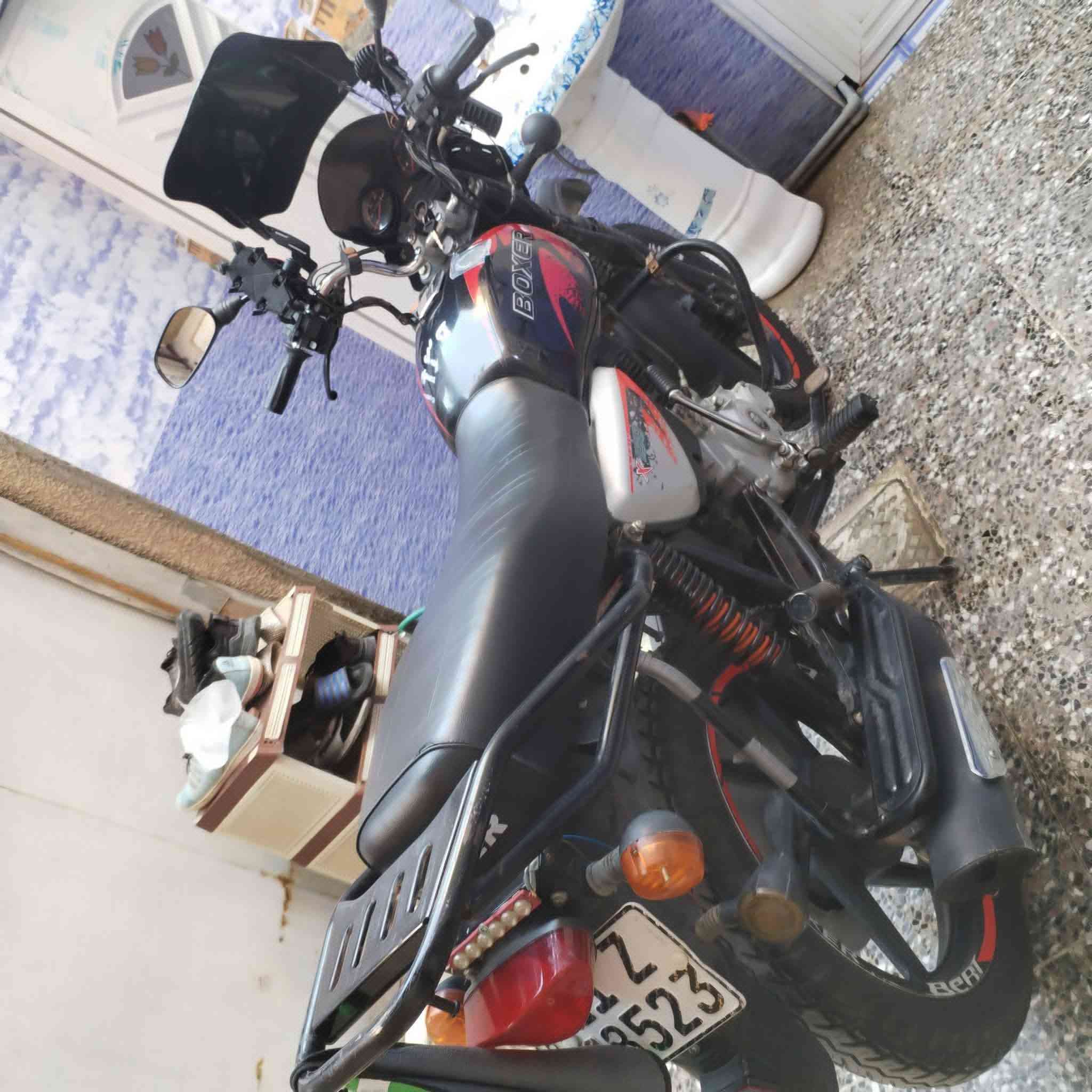 السلام عليكم. مره خصت مدير الكروب
بوكسر للبيع. مديل 23 مرقمه سنويه لغايه 2030 تحويل مباشر.  دراجه نظيفه مامشتغله دلفري.   
مكانها بغداد الشعله. ***********
