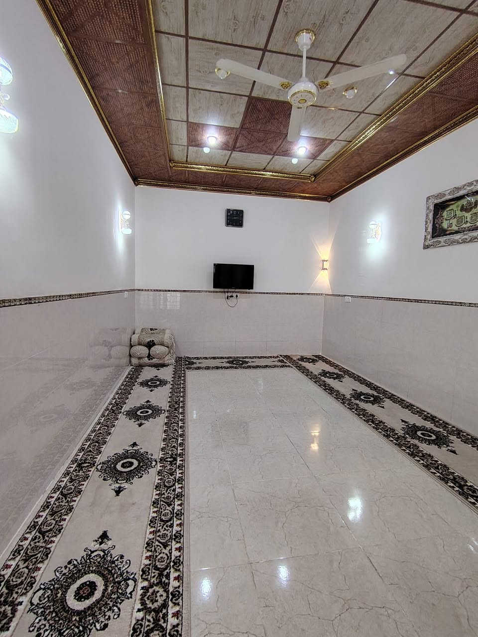 سلام عليكم
متوفر دار للبيع 
الموقع،  الوحدة بلقرب مدرسه شيخ اياد 
المساحه -190م 
يتكون الدار من غرف نوم عدد 2 مساحه 4×5
ستغبال 4×6 وهول 4×8
ومطبخ 5×4
الدار سيراميك فول وسقف ثانوي عام 
خدمات كهرباء وصب بلباب و يحتوي على بئر ماء من ضمن الدار. 
الســـــــــــــــعر ‘  55 وبيه مجال 
للتواصل 

***********
***********
