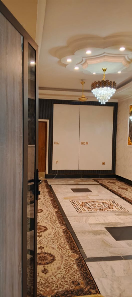 بيت نصف قطعة للبيع ***********
السعر 190وبي مجال
3غرف+حمام خارجي وداخلي
وصالة ومطبخ حار وبارد   واستقبال
العنوان بغداد مدينة الصدر قطاع 55 
الاستفسار والسعر يرجي مراسلة او الاتصال
