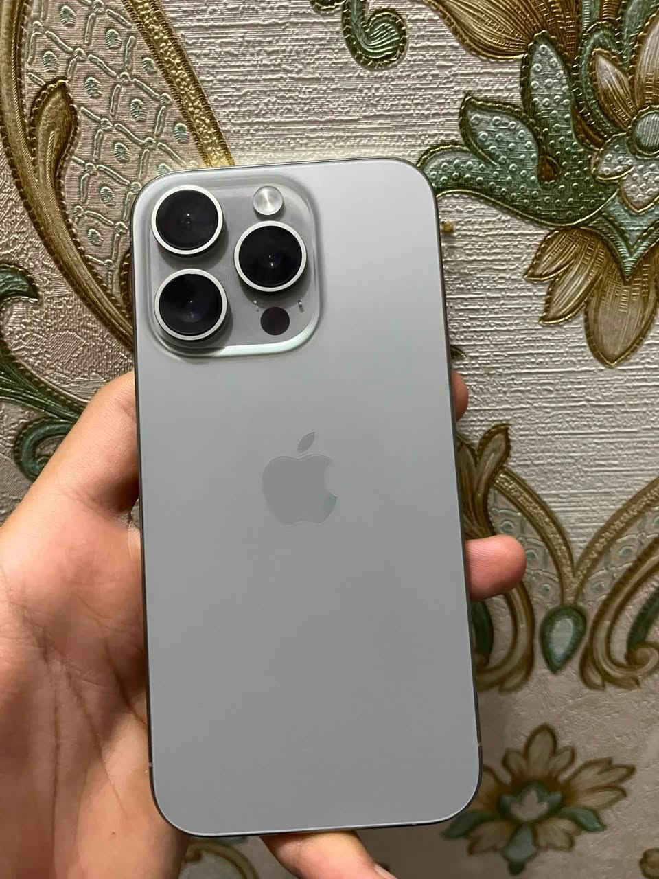 السلام عليكم 15 pro (صغير ) ‏شرق أوسط 128 ذاكرة ‏بطارية 86 الجهاز مبدل شاشة اصلية Face ID شغال الجهاز نظيف فقط الشاشة بها نقطة سوداء صغيرة يم  الكاميرا الأمامية للبيع قيم واخذ العنوان بغداد ***********￼ ويتساب￼
