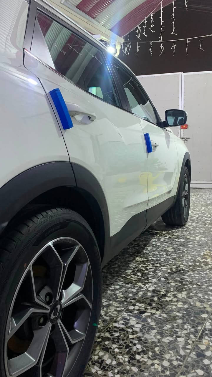 اعادة نشر
🚗 للبيع: سانغ يونغ كوراندو 2023
📍 مكان السيارة: بصرة
📞 للتواصل: ***********
💰 السعر:135 ورقة – قابل للتفاوض
📊 المسافة المقطوعة: 18000كم قابل للزيادة
🛠️ المحرك: 4 سلندر – 2000cc

⚠️ أضرار السيارة
• نوع الوارد: كوري
• الحادث موضح بالصور المرفقة
• تعديل على البارد فقط 

⚙️ المواصفات
• قير أوتوماتيك
• شاشة + Apple CarPlay & Android Auto
• بصمة + دخول ذكي
• فتحة سقف بانوراما
• كاميرا خلفية + حساسات أمامية وخلفية
• أنوار LED + بلوجكترات
• شفتات ستيرن + وضعيات قيادة (سبورت/اعتيادي ترب)
• ويل 18
• مثبت سرعة + تحكم بالستيرن
• تكييف قوي

📌 تفاصيل إضافية
• رقم السيارة: البصرة الدولي الجديد
• شرط التحويل المباشر
• لون السيارة: أبيض
• حالة السيارة العامة: جديدة، استخدام شخصي، الفحص جاهز بأي مكان، مطلوبة للشركة (انا ادفع  للمصرف والسنوية باسمي واسوي  وكالة).
