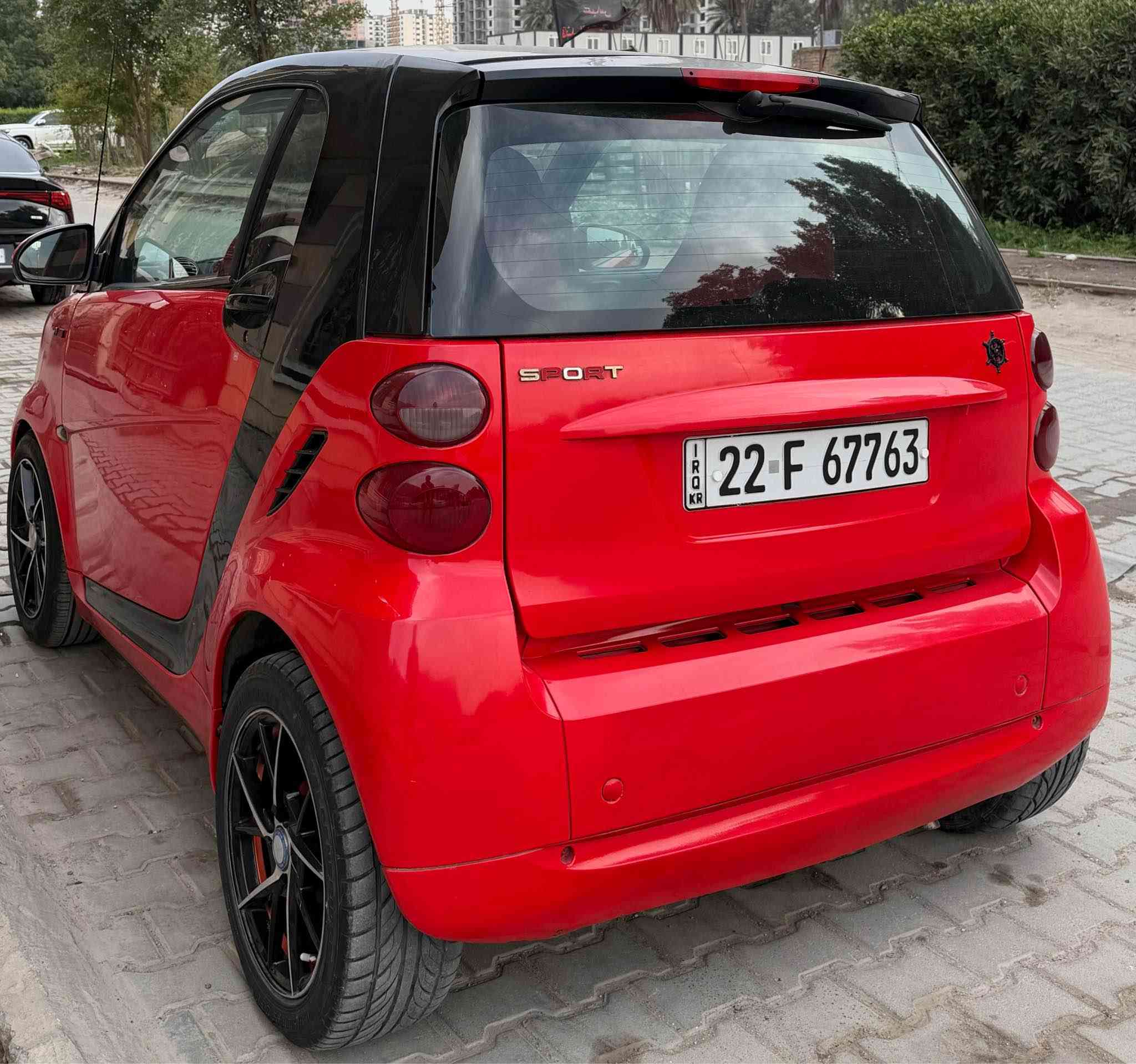 للبيع مرسيدس سمارت 451 موديل 2011 اصل أصولي رقم اربيل باسمنا تحويل مباشر رقم الجديد 
على وضع الشركه بلاديه برغي ممفتوح بيه محرك كير ستندر بنزين 3 بستم كير اوتماتيك وعادي 
حداديته كهربائيات تدفئه تبريد كله بلادي وجاهزه ومسويله ادامه كامله 
زيوت فلاتر تخم تاير باتري ويل كب 
فول موضفات سقف بانورما جام كهرباء سنترلك رمونت كشنات هيتر سستم سماعات 
شاشه اعطال قفل كير ستيرن باور كهرباء الخ .. 
مكانه بغداد العطيفيه والسعر 53 ورقه وبيه مجال بسيط *********** بغداد, العراق
