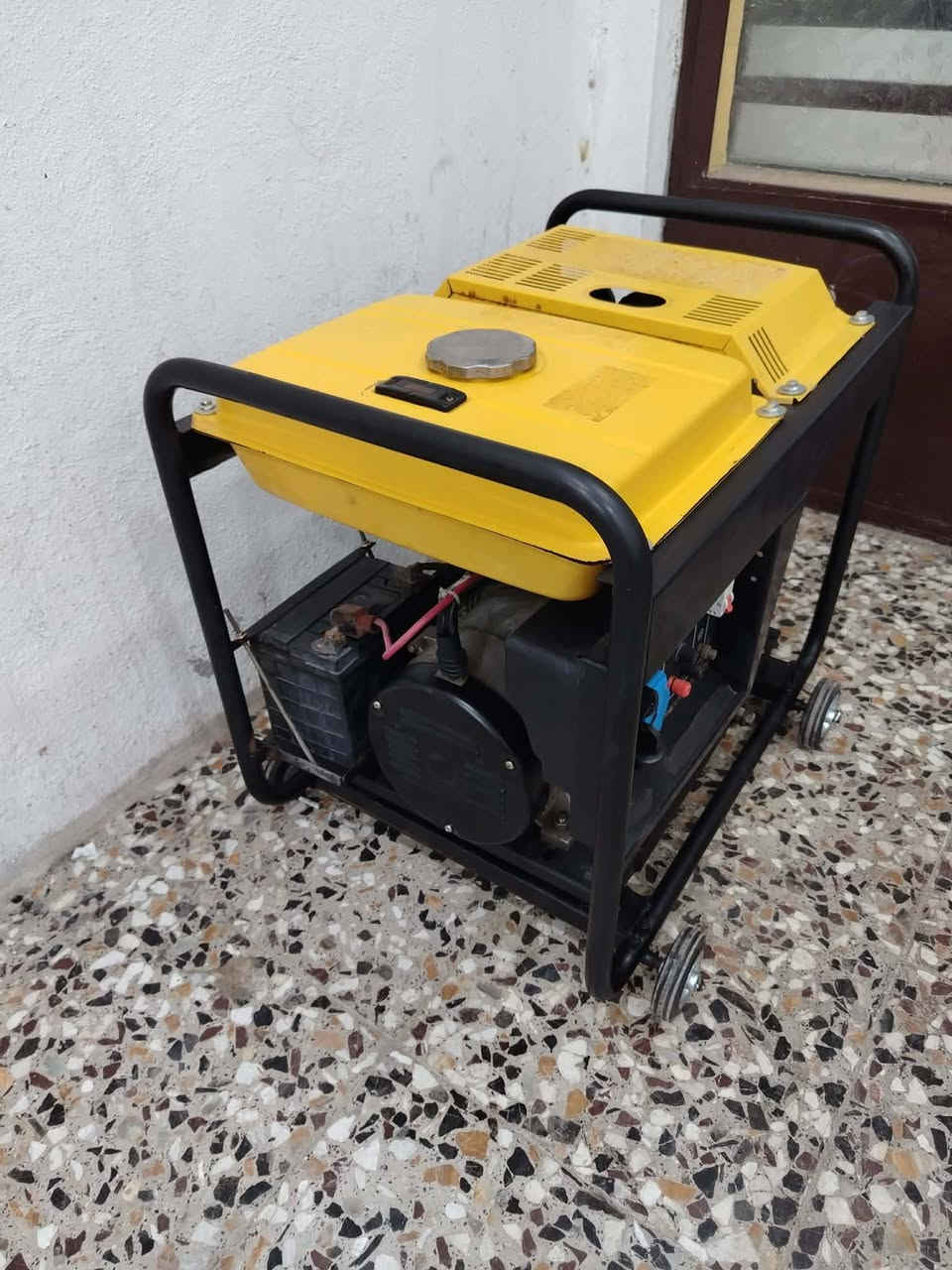 سلام عليكم مولده كاز كامه 6كيفي 24امبير مولده مشتغله شي بسيط كلش نضيفه بلاديه ما داخله تصليح على وضع شركه نكره بل تشغيل فقط باتري هابط سعر 700مكاني بغداد الشعب تواصل ***********
