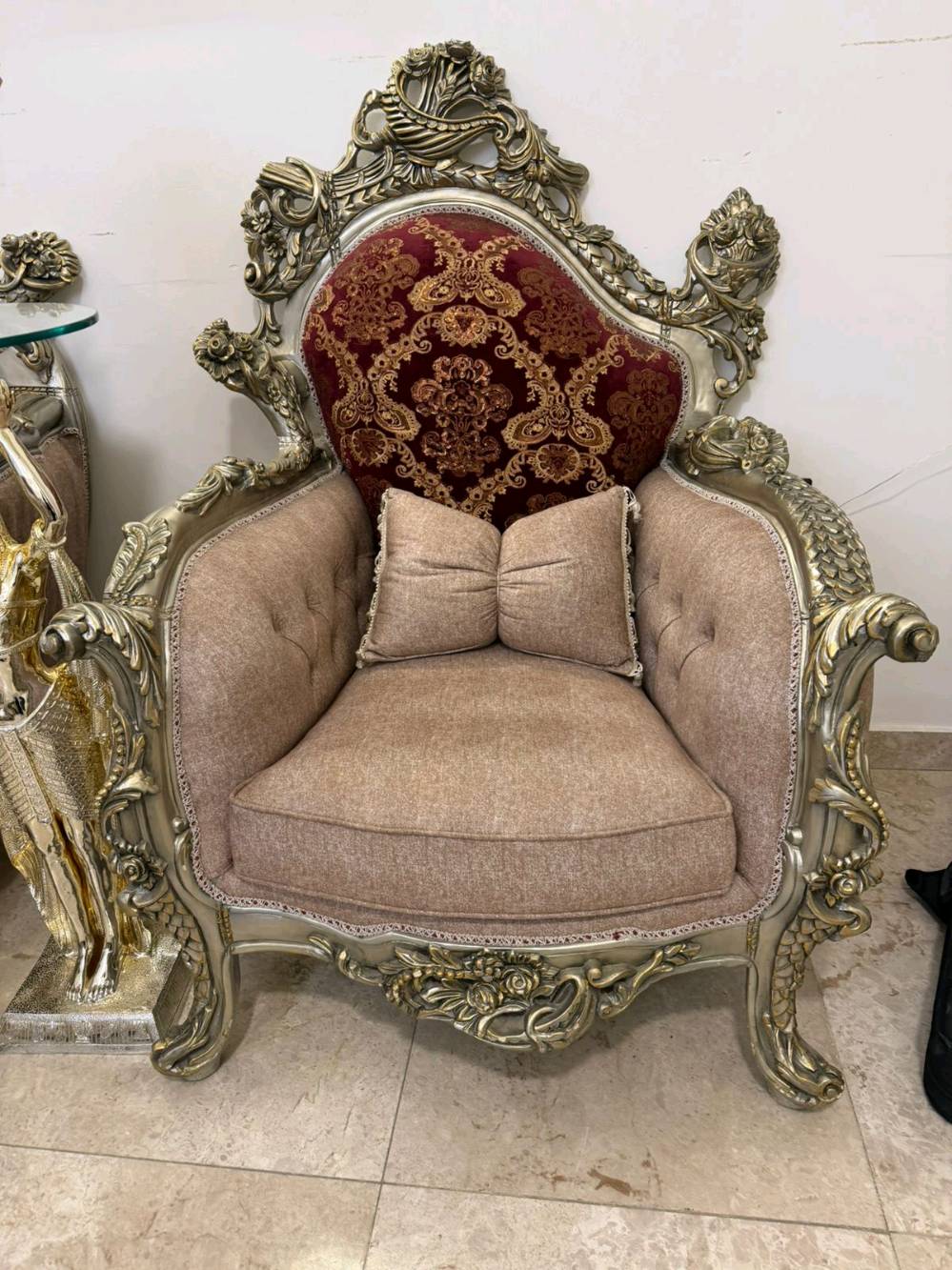 تخم مصري ضخم دمياط اخو لجديد  ١٠ مقعد وسيت طبلات مليون و٦٠٠ قفل مكان الطالبية قرب مطعم حبايبنا 
+ ***********