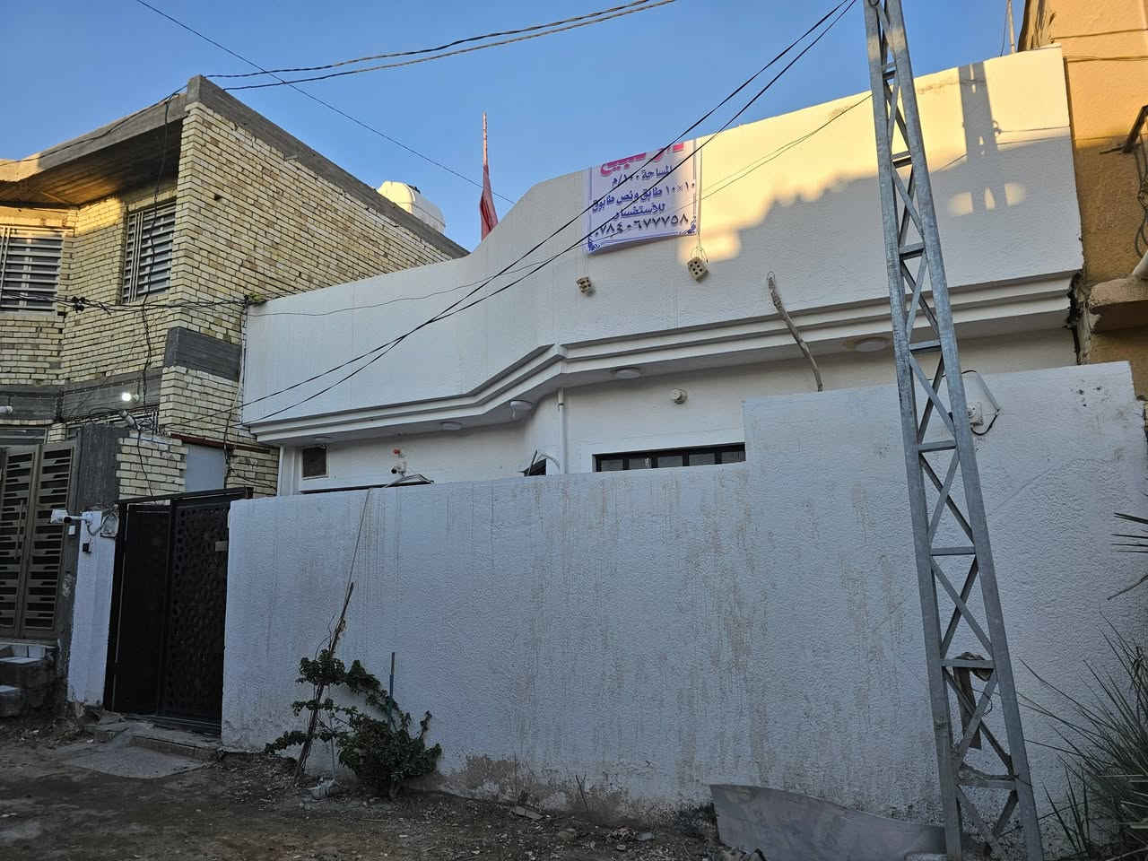 دار للبيع – كنطرة السلام

مساحة الأرض: 100 متر (10×10)

السند: 25

عقد محكمة

موقع ممتاز: فرع هادئ، فيه فقط 5 بيوت كلها من أهل كربلاء

الشارع مغلق والفرع معبّد (تبليط)

البيت مبني طابوق درجة أولى

مع بناء جناي

البيت فيه مستقبل للتوسعة إذا توسع الشارع

مراوس أو بيع

📞 للاستفسار: ***********
