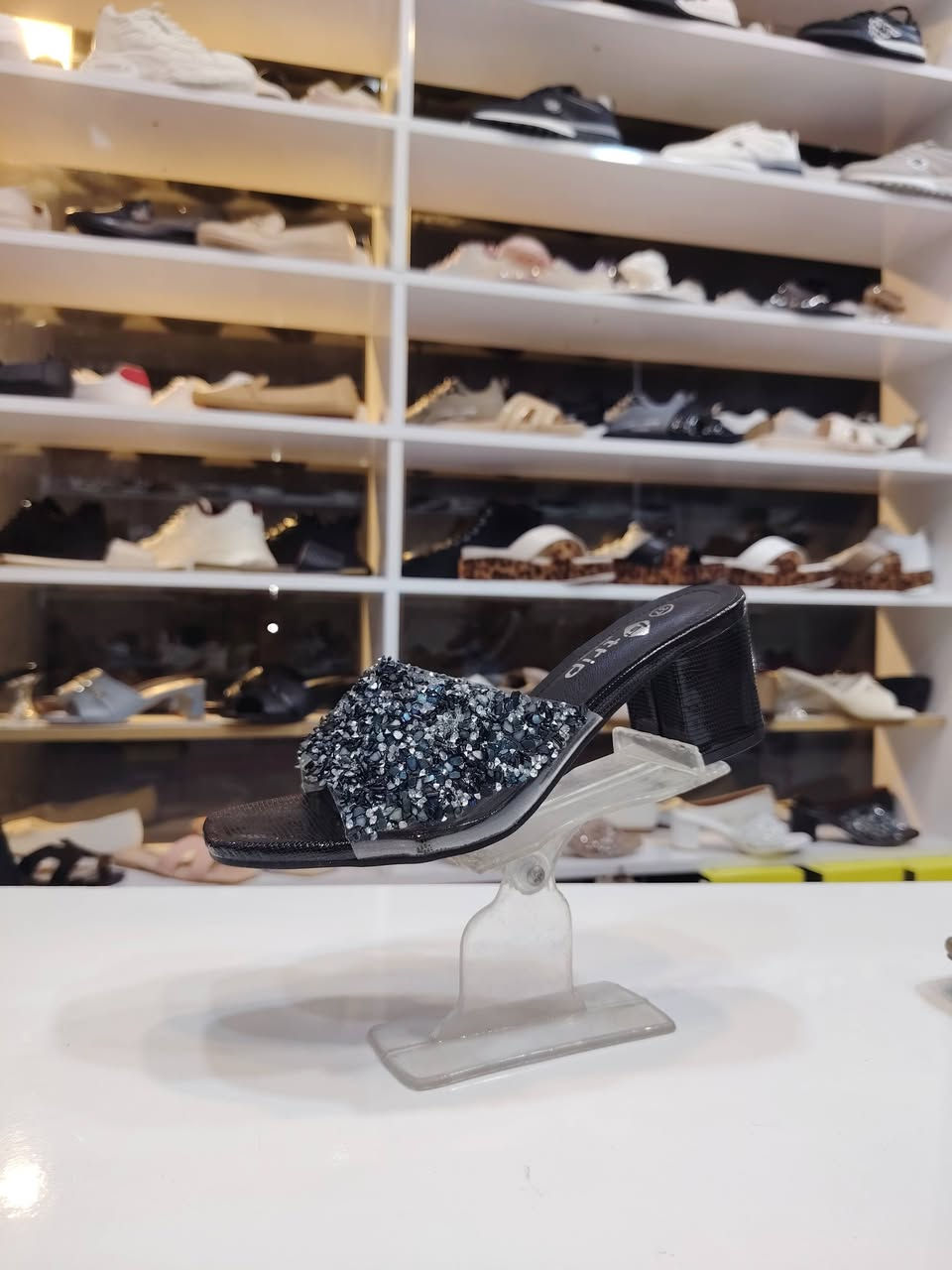 #جديد
#الآنسة
شحاطة نسائية
قياسات 37_41
فقط ب 15000 
مجمع حجي قاسم خلف حبيب مول
يوجد خدمة توصيل داخل خانقين
واتس ***********
