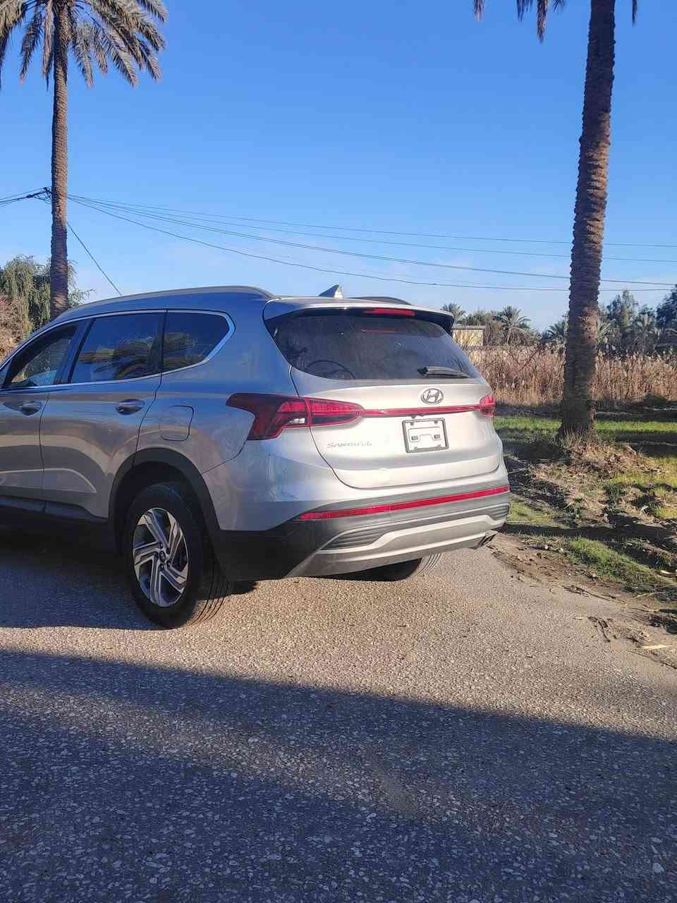 السلام عليكم سنتافي.  موديل 23
امريكي 
حادث دعاميه + صبغ خشم الجاملغ ( صور الحادث مرفقا في المنشور) 
ماشي 20
شاشه جبيره 
بصمه
ابواب بصمه
3 انظمه قيادة
رادار 
قيادة ذاتيه
راكب 5
محرك 2500 تنفس طبيعي 
منفيز تترقم جميع المحافظات 
الاستفسار ***********
