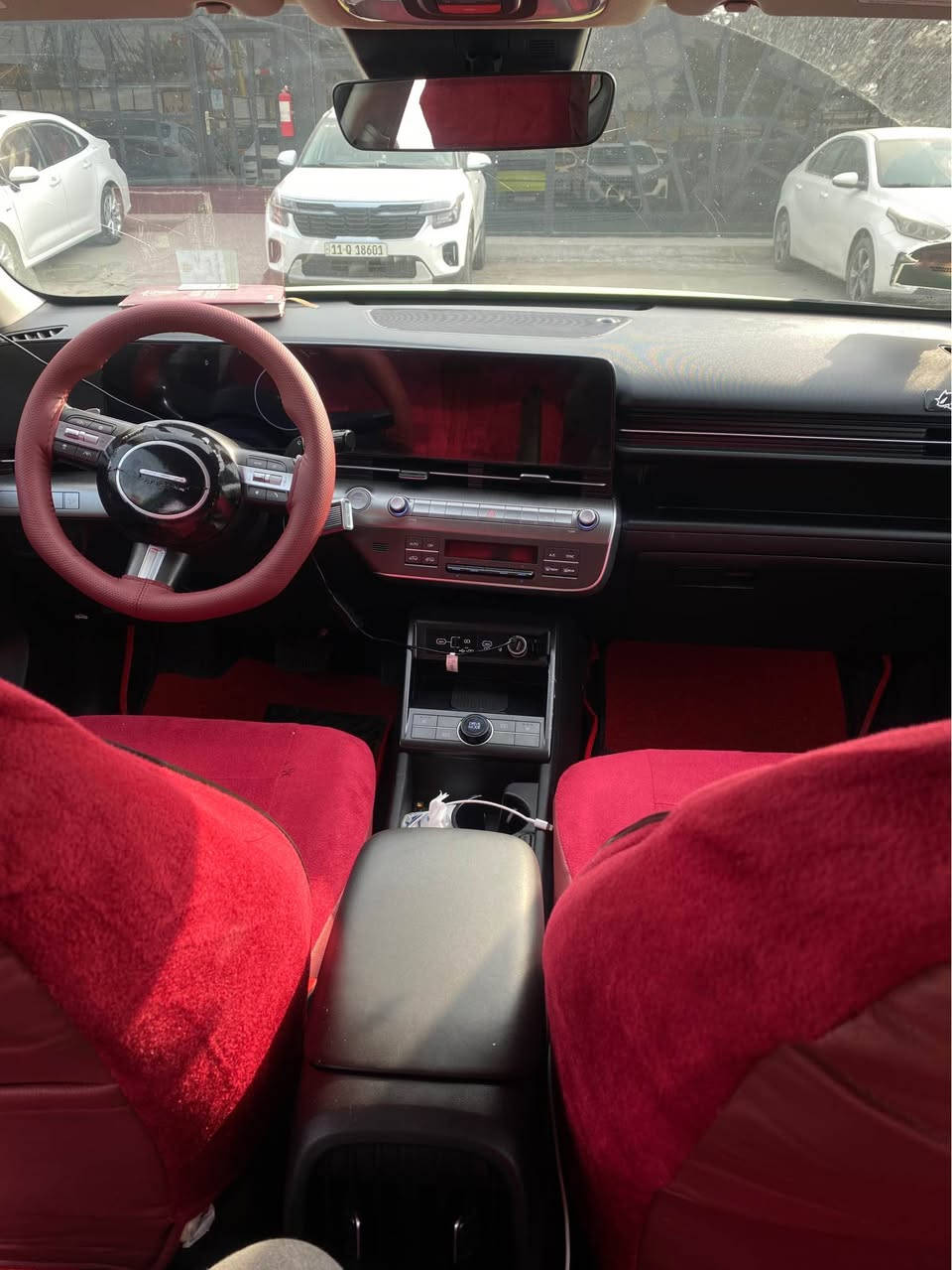 السياره فول مواصفات عده فتحه السقف 
حادثهه فقط بنيد مبدل ما بيها صبغ
السنويه بأسمي ثاني يوم تحويل رقم بغداد
*********** بغداد, العراق
