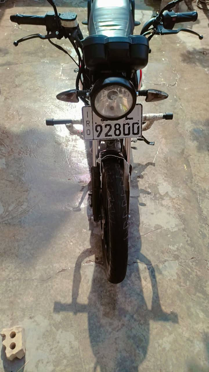 سلام عليكم ورحمه الله دراجه شاينك موديل 23 نازله بل 25 مرقم بغداد رقم مميز بسمي تحويل ثاني يوم شوكت متريد دراجه خير من الله تراي للبصره تاخذ معدل فول ماشيه 8 الاف حقيقي اخت زيرو نقصها واقيه مال تاير لمامي فقط واذا لكيته اني شده سعر 1900  تعامل بل تلفون قفل تجي شوف بيك خير ودلل مكاني شعب *********** وتساب موجود
