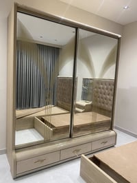 مستعملة • نظيفة • غرفه اخشاب