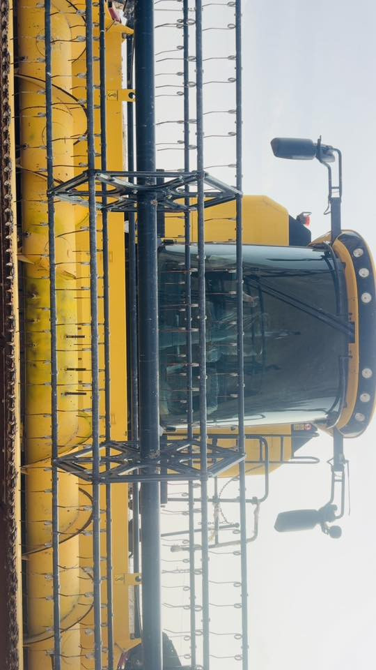 السلام عليكم حاصد للبيع
موديل ٢٥
مكينة فول كهربائي
غربيل كهربائي 
تاير حرفش
ساعات العمل ٣٠٠
مكينة زيرو 
ستفسار
***********
