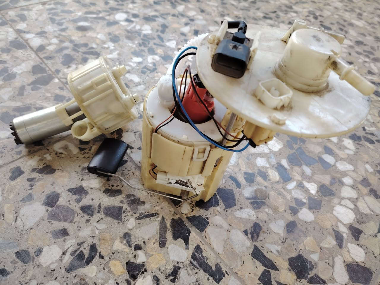 السلام عليكم مسجل الانتره ٢٠١١ للبيع وقاعده فيتبم  للستفسار ***********
