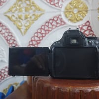 كامرى نيكون 5200للبيع نضيفة جدا ب٣٢٥ ألف 07711340572