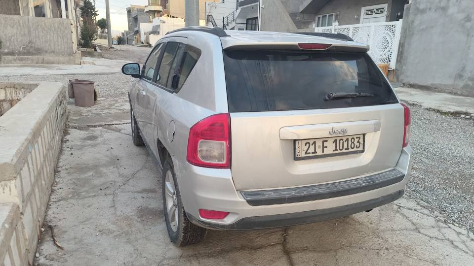 جێب کۆمباس 2011بۆیاغ دووپارجه وپه ڵه یه بێ ناوو  ڕه قه م سلێمانێ سنه وێ نویه گێڕۆمه کێنه به شه رت مکێنه 2.4 هه مووگێانێ شه رت  سه یاره یه زۆرجوانوو مه زبۆته 88معامه له شۆێن سلێمانێ *********** السليمانية, العراق
