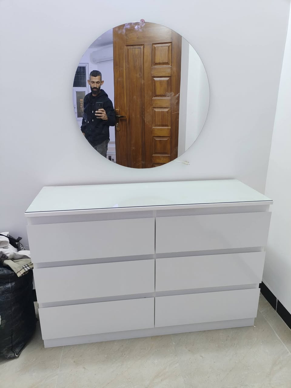 معمل نجارة قصر المفروشات لتصنيع جمع انواع لاثاث حسب طلب لقياس واللون توصيل وشد جميع المحافظات ***********
