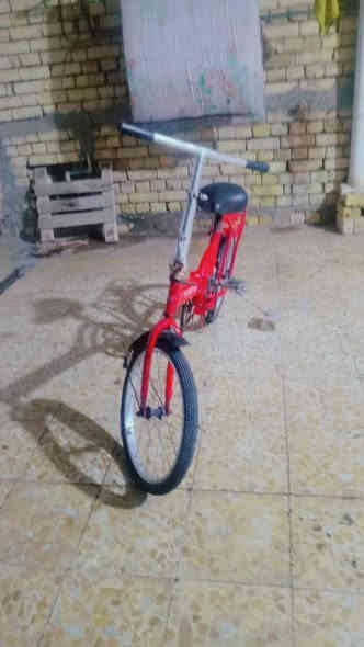 السلام عليكم بايسكل طباكي  للبيع حجم 20 البايسكل فووووول عوزه بس بريكات لون أحمر البايسكل مكفول من الطول للطول مراوس عادي السعر 50 الطبكه شغاله التواير جدد العنوان ميسان حي الجامعة الهاتف *********** واتساب شغال
