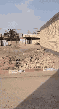 قطعه للبيع مساحة 100 على شارع الفرعي مباشره على التبليط  تبعد عن شارع بغداد400 متر من صاحب الارض مباشرة
مي ومجاري وكهرباء ومشموله بالتطويب.... على سايد الزوار عمود 241 قبل الامام عون سلام الله عليه.... للبيع بسعر مناسب 40 مليون وبيها مجال للحسينيات..... الشارع بي سكن وبي حسينيات.... 
للتواصل *********** مكلف بالنشر
