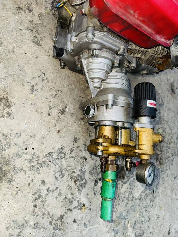 مضخة غسل 3 بستم محرك بانزين 7 ونص حصان شغال نكرة نظيفة جدا اخو جديد تخرج 3 صوندات 
مكاني بغداد 
السعر 150 الف 
***********
