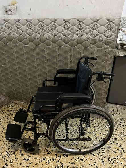 كرسي دفع اسود  حجم كبير  السعر 150 الف للتواصل ***********
