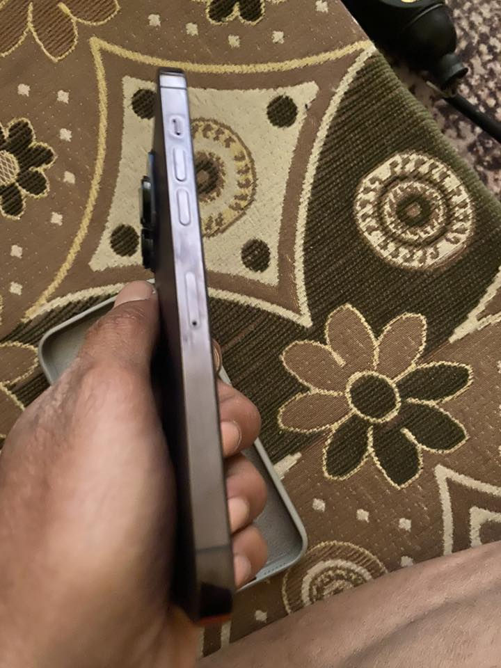 14 برو ماكس شرق اوسط الله شاهد علي لامرفع ولاشي إذا مرفع تاخذه بلاش بس كارتونه ضاع بلبيت اول مانزل   البارحه يالله  حدثته ونتم تعرفون شرق اوسط شنو يعني  الجهاز شتريته من ولد يداوم  وياي كال عندي 14 مامستخدم مشتريه وعايفه وتاخذه من البيت مني لا معله والسوالف  لاعطل ولاخلل بطاريه بلاد وكارتون كلي كم يوم وجيبه الك سعر 900 وبيه مجال مكان عماره الياخذه مايخسر جهاز لوك ستفسار وات ساب او اتصال ***********  شريحه وحده

